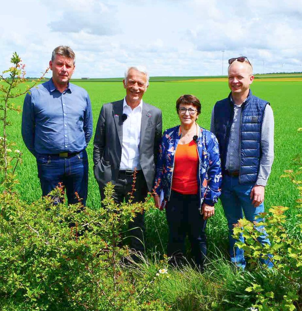 Reims La Marne Agricole Gourgançon : Epiterre et Medef liés pour quatre années supplémentaires La présidente d’Epiterre, Christiane Lambert et le président du Medef, Patrick Martin ont renouvelé le 21 mai à Gourgançon dans la Marne la convention qui les lie depuis 2020, pour cinq années supplémentaires. Une signature réalisée en présence du secrétaire général de la FNSEA, Hervé Lapie et du président de la fédération départementale de la chasse de la Marne, Jacky Desbrosse.