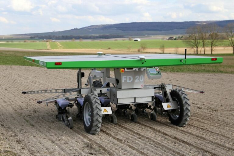 Reims La Marne Agricole Terres Innovationrépond aux enjeux Après deux premières éditions dans la Marne, Terres Innovation a lieu dans l’Aisne à Chambry le mercredi 15 et le jeudi 16 mai. Le salon est une plateforme de solutions innovantes et pragmatiques pour les agriculteurs et toutes les agricultures. Initiée par le groupe coopératif Cérèsia, en partenariat avec la Chambre d’agriculture de l’Aisne, cette vitrine répondra aux enjeux majeurs de la transition agroécologique. 