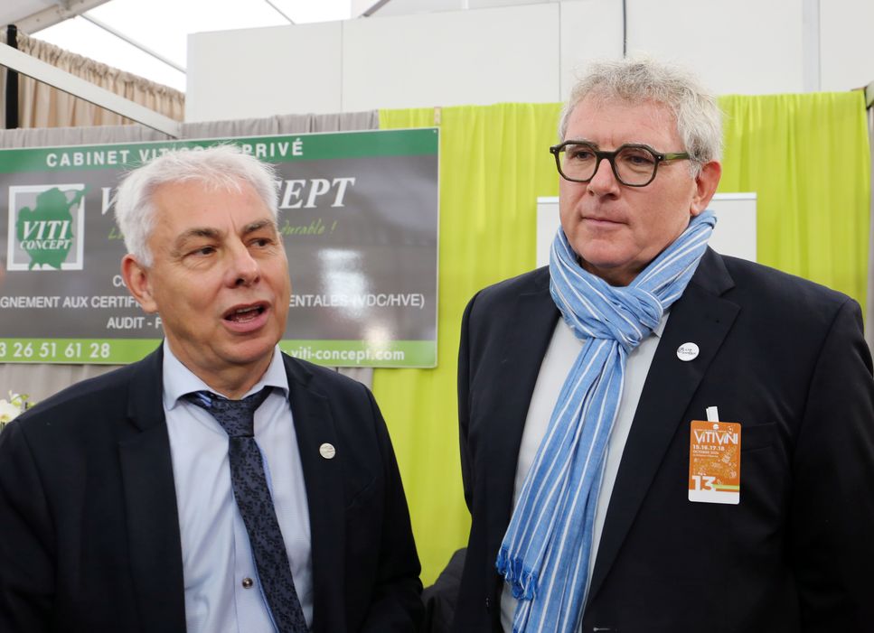 Reims La Marne Agricole Viti Vini : Franck Mazy succède à Christophe Labruyère Le Club des Entrepreneurs Champenois, organisateur du salon Viti Vini à Épernay change de président. Après 10 ans à la tête de l’association des industries et services connexes à la filière champagne, Christophe Labruyère vient de céder la place à Franck Mazy. L’annonce a été faite officiellement lors de l’inauguration du Viti Vini le mardi 15 octobre au parc des expositions le Millesium à Épernay.