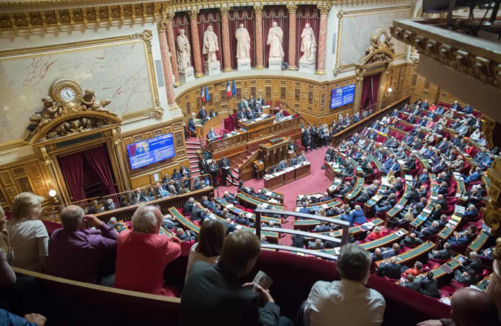 Reims La Marne Agricole Une proposition de loi pour « lever les contraintes » sur l’agriculture Le texte, qui sera examiné en séance publique courant décembre, revient sur certaines surtranspositions - comme l’interdiction des néonicotinoïdes -, allège les procédures d’examen des projets d’élevage et sécurise l’accès à l’eau des agriculteurs.