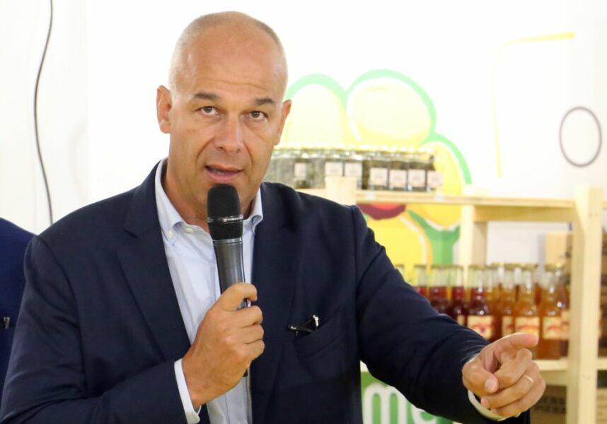 Avril progresse dans un environnement fragile