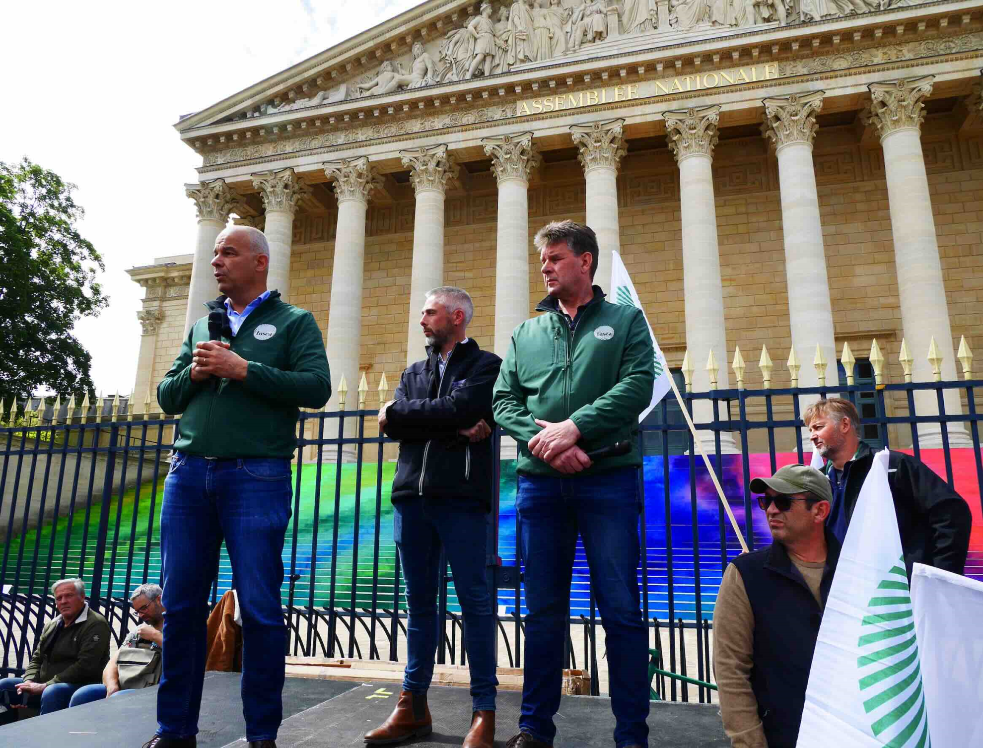 Reims La Marne Agricole PPL Duplomb : rejet voté et mouvement suspendu Les députés ont voté le 26 mai la motion de rejet de la proposition de loi (PPL) Duplomb-Menonville visant à « lever les contraintes du métier d’agriculteur ». Le 27 mai, le président de la FNSEA, Arnaud Rousseau a annoncé la suspension du mouvement syndical.