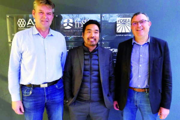 Reims La Marne Agricole Châlons : c’est non à la nouvelle taxe carbone sur les engrais À l'invitation de la FDSEA de la Marne, Théo Bouchardeau et Benoît Piétrement de l'AGPB*, sont venus échanger avec les administrateurs marnais lors du conseil d'administration du syndicat agricole le 3 novembre à Châlons-en-Champagne.