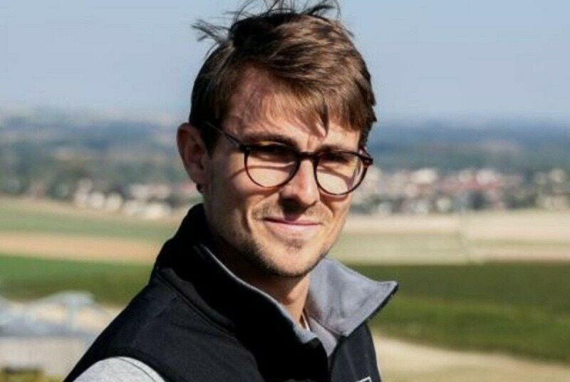 Reims La Marne Agricole Pierry Certification VDC : lever les freins pour viser le 100 % Si la dynamique environnementale est bien enclenchée en Champagne, le « dernier kilomètre » vers la certification généralisée se heurte aux réalités structurelles du vignoble. Entre simplification administrative et clarification des objectifs, le Comité Champagne ajuste sa stratégie pour embarquer les plus petites exploitations.