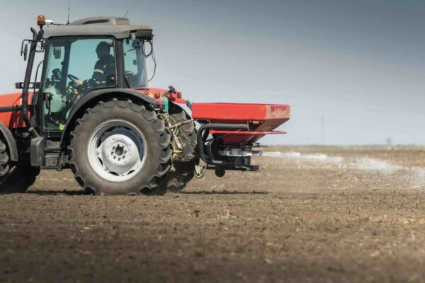 Engrais : la Commission européenne s’engage à suspendre le MACF rétroactivement