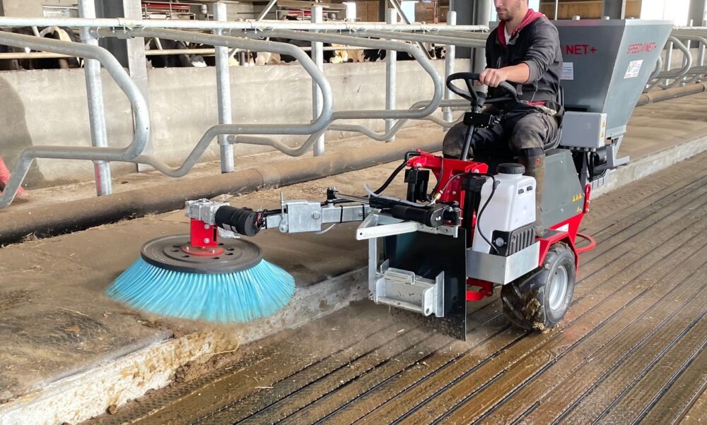 Reims La Marne Agricole Quel matériel utiliser pour nettoyer et pailler les logettes ? L’entretien quotidien des logettes est une opération indispensable pour assurer le confort et le bon état sanitaire des bovins. Cette opération est facilement mécanisable, grâce aux différents matériels présents sur le marché.
