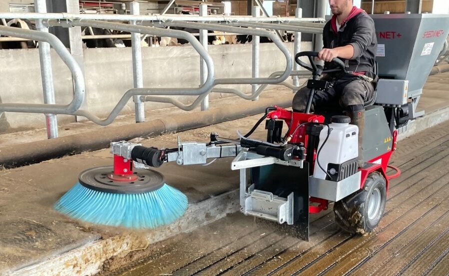 Reims La Marne Agricole Quel matériel utiliser pour nettoyer et pailler les logettes ? L’entretien quotidien des logettes est une opération indispensable pour assurer le confort et le bon état sanitaire des bovins. Cette opération est facilement mécanisable, grâce aux différents matériels présents sur le marché.