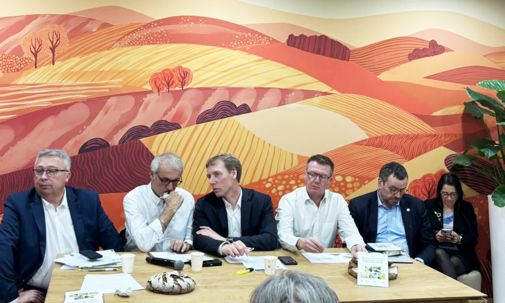 Reims La Marne Agricole Le cri d’alarme des grandes cultures Vive colère des représentants des grandes cultures, après le passage d’Emmanuel Macron et de Sébastien Lecornu au Salon de l’agriculture. L’un et l’autre sont revenus sur leurs promesses : la suspension du MACF sur les engrais et le report de la loi d’urgence agricole.