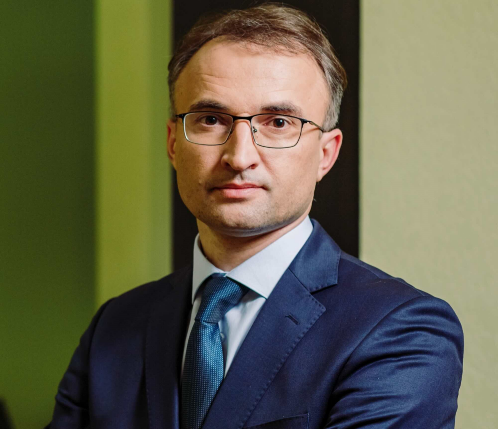 Reims La Marne Agricole Malgré la guerre, l’Ukraine plus puissante que jamais à l’export Depuis le déclenchement des hostilités le 24 février 2022, la guerre freine l’ambition expansionniste de l’Ukraine, aussi bien sur son marché intérieur qu’à l’export, selon Sehriy Karpenko, directeur général de l’Association Poultry Union of Ukraine (Union ukrainienne de l’aviculture). Pour autant, elle demeure le 6e exportateur au monde de viande de poulets, distancée par des concurrents sans contraintes pour accroître leur propre offre.