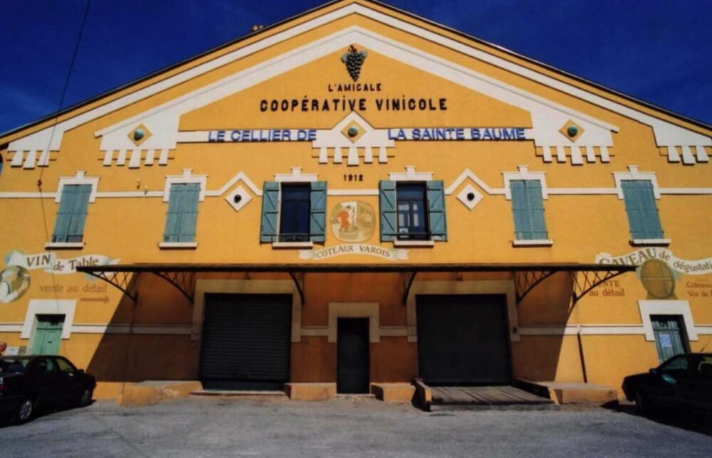 Reims La Marne Agricole Coopératives viticoles : le plan de la dernière chance ? Le Conseil général de l'alimentation, de l'agriculture et des espaces ruraux (CGAAER) a publié le 16 mars son rapport consécutif à sa « Mission d’appui à la restructuration des caves coopératives viticoles »*. L’institution appelle à une transformation profonde du modèle pour assurer sa survie.