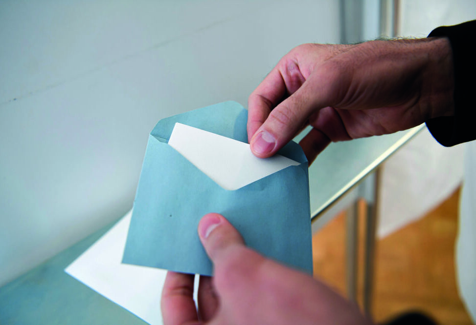 Reims La Marne Agricole Marchés publics Nouveau cadre pour nouveaux maires Les maires élus à l'occasion du scrutin municipal de mars devront prendre en compte certaines évolutions réglementaires dans le domaine de la passation de marchés publics. De nouveaux critères et de nouveaux seuils vont s'appliquer.