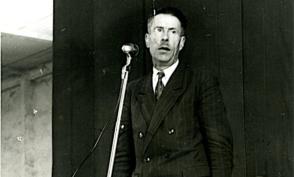 Reims La Marne Agricole La FNSEA face au défi de la responsabilité et du récit Le 13 avril 1946 marquait la naissance de la FNSEA, issue d’une scission interne de la Confédération générale de l’agriculture. Alors que le syndicat s'apprête à franchir le cap de ses huit décennies, l'heure n'est plus seulement au souvenir, mais à l'analyse d'une trajectoire qui a épousé toutes les transformations sociales et économiques de la France.
