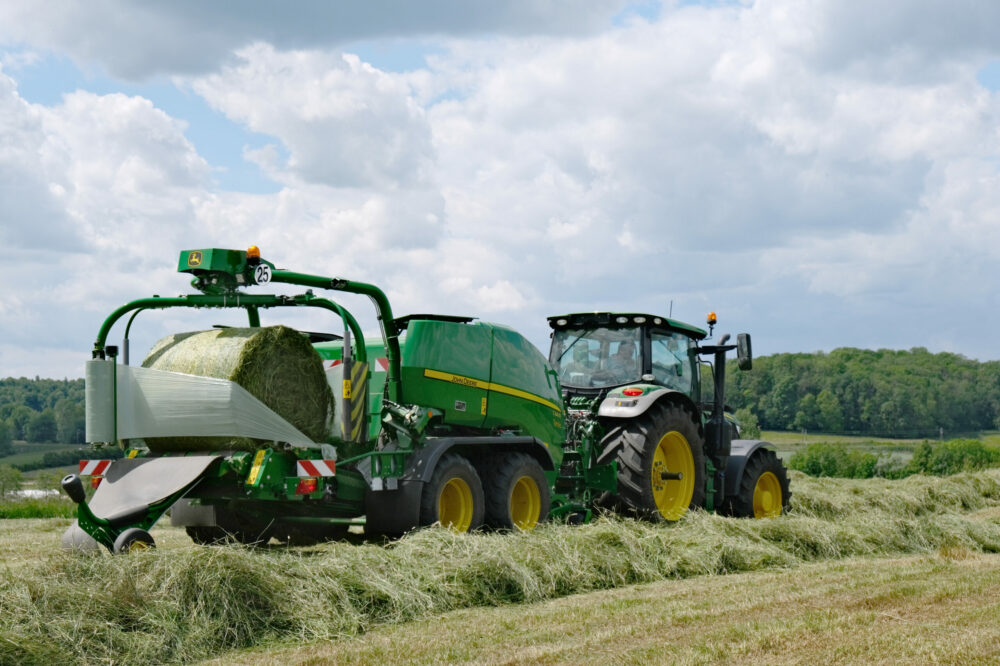 Reims La Marne Agricole Enrubannage : une teneur en matière sèche à maîtriser Face à des conditions climatiques de plus en plus instables, l'enrubannage s'impose comme une solution fiable pour récolter des fourrages de qualité. Mais cette technique exige rigueur et précision à chaque étape. De la fauche au stockage, quels sont les points clés à maîtriser pour garantir une conservation optimale et une valeur alimentaire élevée ?