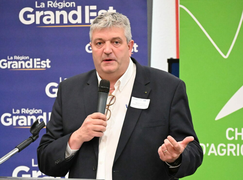 Reims La Marne Agricole Grand Est Et si la France ne savait plus se nourrir seule ? Réunis à Tomblaine (Meurthe-et-Moselle), responsables agricoles, industriels, distributeurs et représentants des collectivités ont dressé un constat partagé : la souveraineté alimentaire française traverse une zone de fortes turbulences. Entre pression réglementaire, mutations des habitudes de consommation et perte de compétitivité, la conférence organisée par la Chambre régionale d’agriculture Grand Est a surtout défendu une priorité : relancer la production et recréer de la valeur dans les filières.