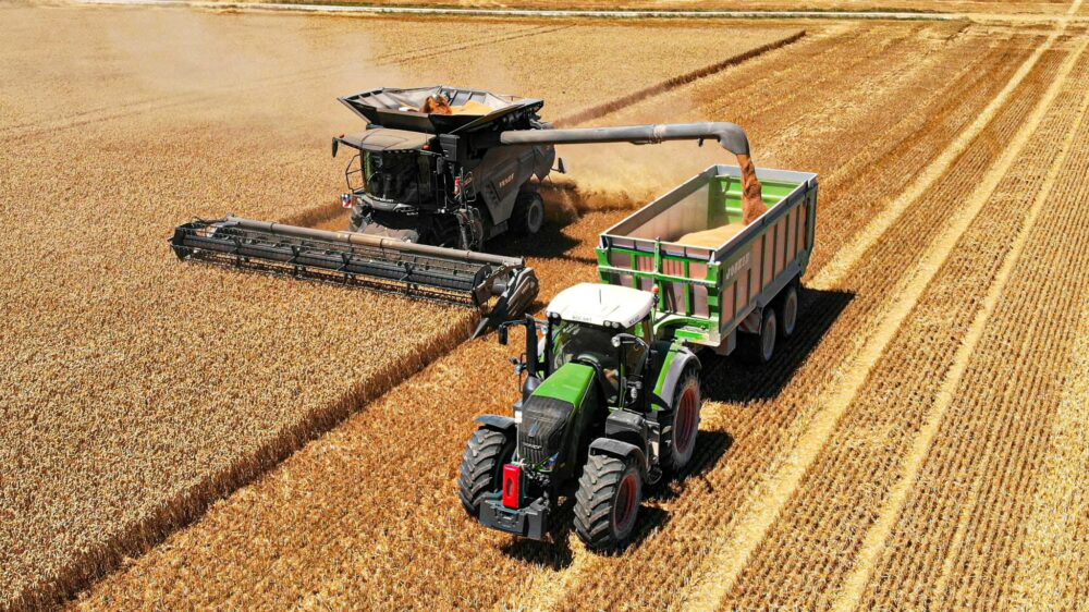 Reims La Marne Agricole La récolte 2026 restera dans les mémoires pour sa précocité. Commencée mi-juin, elle est arrivée à son terme le 14 juillet. Une vraie autoroute de chantiers de récolte d’à peine plus de quatre semaines que la pluie n’a pas interrompu. Du jamais vu. Si les volumes et les rendements finaux restent mitigés ou hétérogènes selon les types de sols, le millésime 2026 restera gravé dans les annales agricoles marnaises pour sa rapidité et sa précocité exceptionnelles.