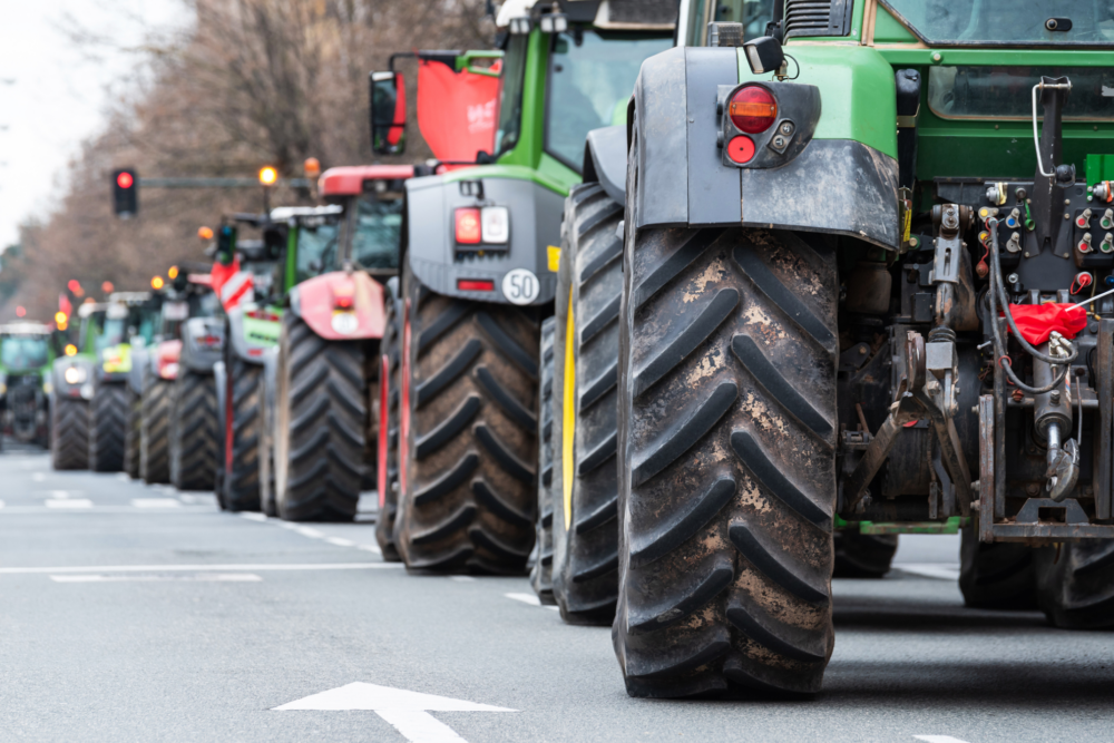 Reims La Marne Agricole Loi d’urgence : les principales réactions du monde agricole L’adoption définitive de la loi d’urgence agricole a été largement saluée par les organisations professionnelles. La FNSEA, Jeunes Agriculteurs et les associations spécialisées mettent en avant des avancées concrètes pour les filières tout en appelant à une application rapide des dispositions votées