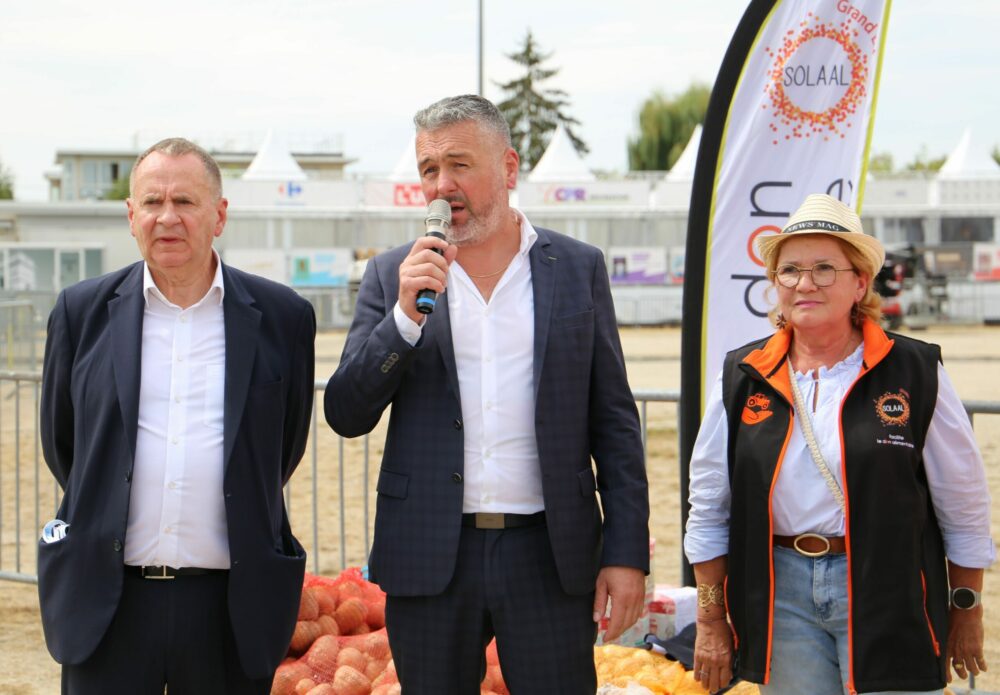 Reims La Marne Agricole La Grande Tablée et la Foire de grands cœurs pour la solidarité alimentaire La Grande Tablée, ce banquet caritatif au bénéfice des Banques alimentaires, de la Croix Rouge, des Restaurants du Cœur, du Secours Populaire et de Solaal, s’est déroulée la veille de l’ouverture de la Foire de Châlons. La solidarité ne faiblit pas avec 400 convives donateurs.