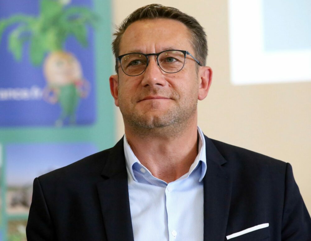 Reims La Marne Agricole Betteraves : « Situation dramatique et inédite » Directeur de la CGB Champagne à Reims, Benoît Yot fait état d’une situation « dramatique pour les planteurs ». Le syndicat met tout en œuvre pour tenter de limiter leurs pertes financières et les soutenir face à un véritable choc psychologique.