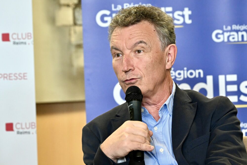 Reims La Marne Agricole Taxe poids lourds : Franck Leroy ne recule pas Le président de la Région Grand Est Franck Leroy défend la mise en place de l'écocontribution poids lourds (ECPL), qu’il juge indispensable pour moderniser le réseau routier transféré par l’État à la Région.